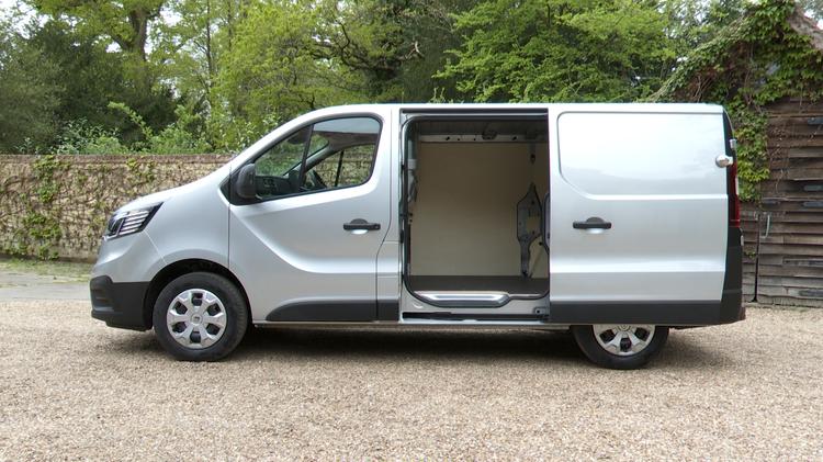 RENAULT TRAFIC SWB DIESEL SL30 Blue dCi 130 Extra [Safety] Van
